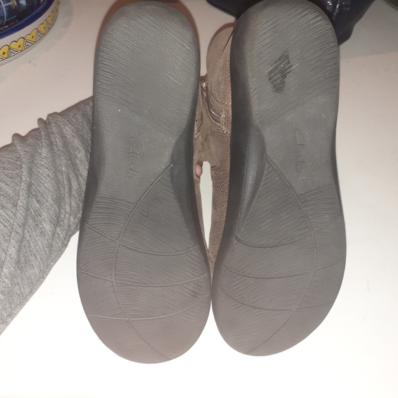 Cloudsteppers by Clark's Booties - Picture 3 of 5